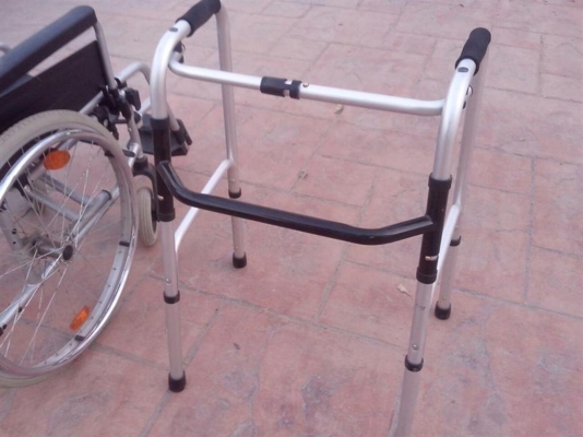 ขาย วิลเเชร์พร้อมที่ช่วยเดิน 4ขา 3500 บาท ครับมือสอง พับได้ วิลเเชร์รับนำ้หนัก 140kg