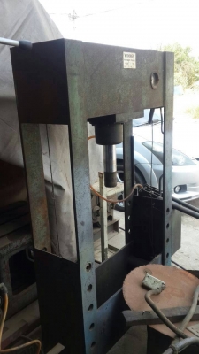 ขายแท่นอัดไฮดรอลิค30ตัน