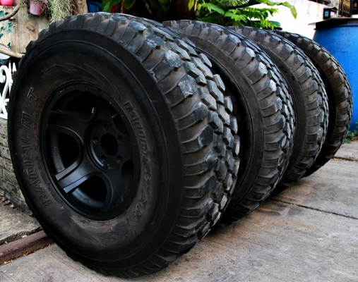 ขายยางมัด 33 12.5 R15 พร้อมแม็ก Inter