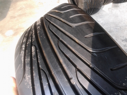 ยาง  215/50/17  ปี 11  นุ่มๆ ดอกหนาๆ