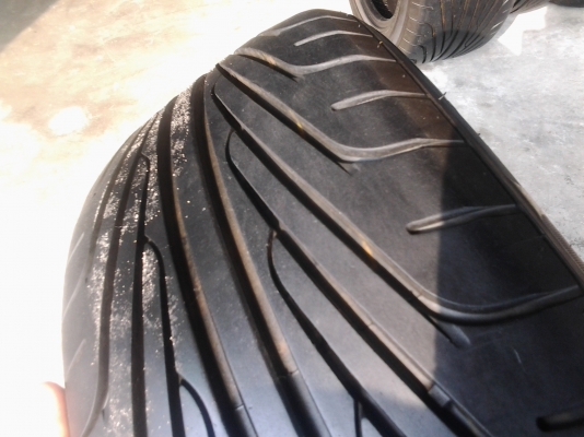 ยาง  215/50/17  ปี 11  นุ่มๆ ดอกหนาๆ