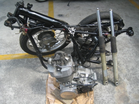 ขายโครงเครื่อง SR400 ปี95 in.v เฟรมกับเครื่องออกชื่อคนซื้อ