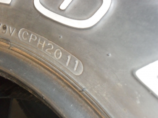 ยาง 265/70R16 สวยๆ 5 เส้น ราคา 2400 บาท ยาง 265/70R16 สวยๆ 5 เส้น ราคา 2400 บาท