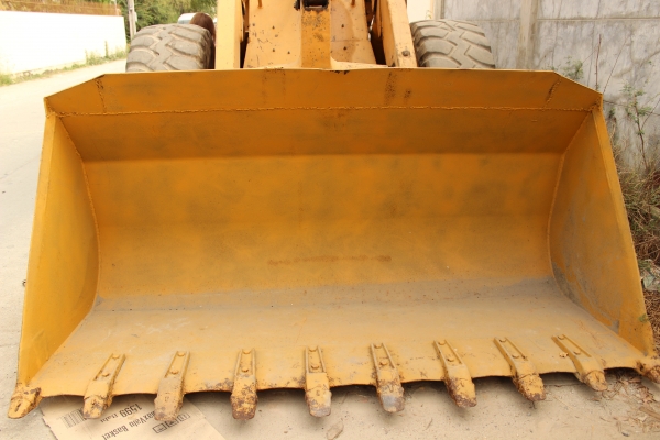 ขายรถตักล้อยาง เอวอ่อน ขนาดใหญ่ ตัก2คิว DRESSER: 12T เครื่องยนต์ 6 สูบ ราคา 480,000 บาท