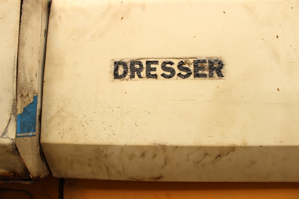 ขายรถตักล้อยาง เอวอ่อน ขนาดใหญ่ ตัก2คิว DRESSER: 12T เครื่องยนต์ 6 สูบ ราคา 480,000 บาท