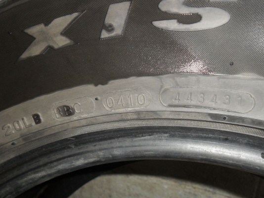 ยาง MAXXIS 265/60R18 ปี10 สวยๆ 1 คู่ ราคา 1700 บาท