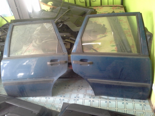 ขายประตู มี4บาน  ครบชุด ของVOLVO 460  ยังอยู่นะคะยั