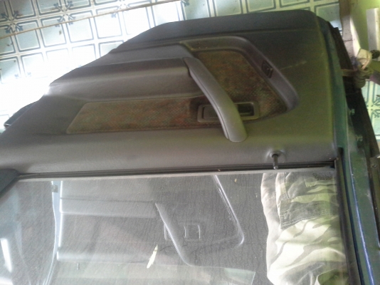 ขายประตู มี4บาน  ครบชุด ของVOLVO 460  ยังอยู่นะคะยั