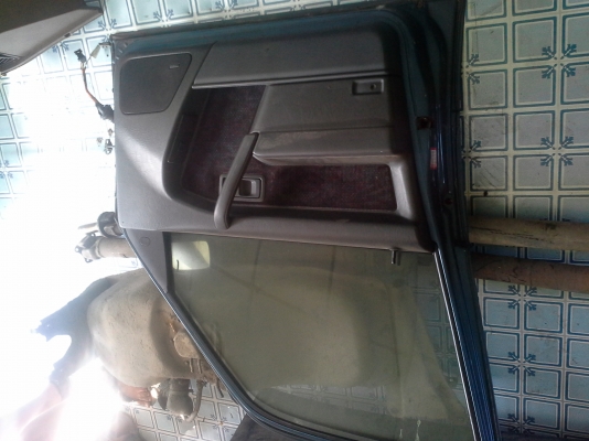 ขายประตู มี4บาน  ครบชุด ของVOLVO 460  ยังอยู่นะคะยั