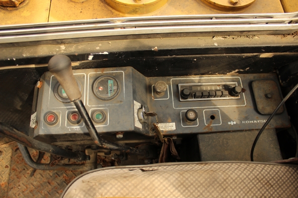 ขาย รถแบคโฮ ขนาดเล็ก KOMATSU PC 30-1 พร้อมตู้เก๋ง ดีเซล 3สูบ ราคา 198,000 บาท ขาย รถแบคโฮ ขนาดเล็ก KOMATSU PC 30-1 พร้อมตู้เก๋ง ดีเซล 3สูบ ราคา 198,000 บาท