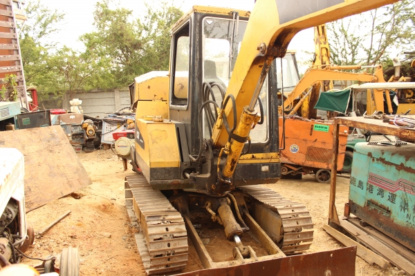 ขาย รถแบคโฮ ขนาดเล็ก KOMATSU PC 30-1 พร้อมตู้เก๋ง ดีเซล 3สูบ ราคา 198,000 บาท ขาย รถแบคโฮ ขนาดเล็ก KOMATSU PC 30-1 พร้อมตู้เก๋ง ดีเซล 3สูบ ราคา 198,000 บาท