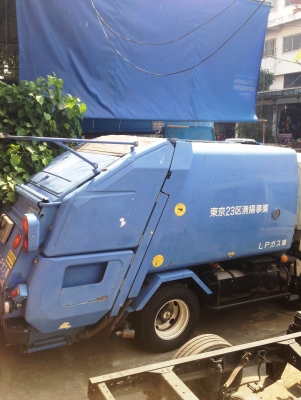 รถหกล้อเก็บขยะ ISUZU NKR ELF ติดแก๊ส แอลพีจี ไมล์ 50,000 Km. รถเก่าญี่ปุ่น ทุบราคาเหลือ 350,000 บาท !!!!!!!!!! รถถึง สมุทรปราการ แล้วครับ.