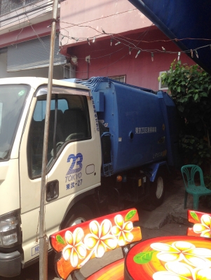 รถหกล้อเก็บขยะ ISUZU NKR ELF ติดแก๊ส แอลพีจี ไมล์ 50,000 Km. รถเก่าญี่ปุ่น ทุบราคาเหลือ 350,000 บาท !!!!!!!!!! รถถึง สมุทรปราการ แล้วครับ.