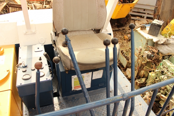 ขายรถแบคโฮ KOMATSU PC 10-5 เครื่องดีเซล 3 สูบ ราคา 220,000 บาท ขายรถแบคโฮ KOMATSU PC 10-5 เครื่องดีเซล 3 สูบ ราคา 220,000 บาท