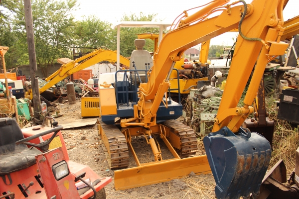 ขายรถแบคโฮ KOMATSU PC 10-5 เครื่องดีเซล 3 สูบ ราคา 220,000 บาท ขายรถแบคโฮ KOMATSU PC 10-5 เครื่องดีเซล 3 สูบ ราคา 220,000 บาท