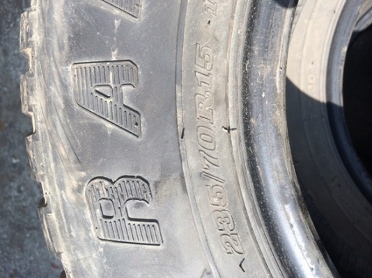 ยาง 235/70/15 2ชุด ถูกๆ ยาง 235/70/15 2ชุด ถูกๆ