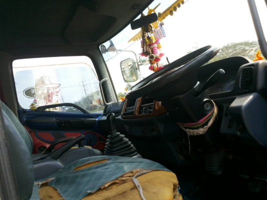 รถบรรทุก 6 ล้อใหญ่HINO ปี 46 ราคา 750,000 บ.