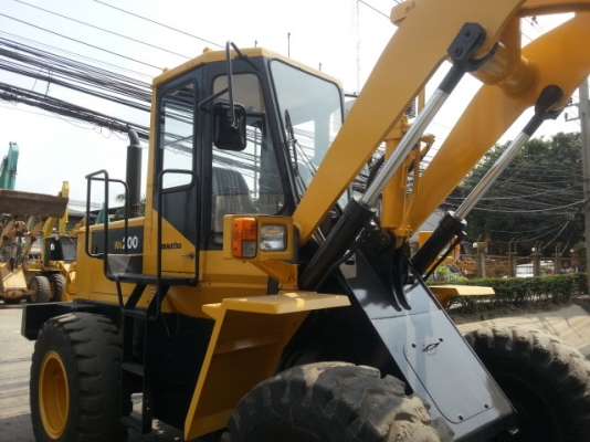 รถตักล้อยาง WA200-1-10049 สภาพสวย นำเข้าจากญี่ปุ่น ไม่เคยใช้งานในไทย โทร. 081-373-0559