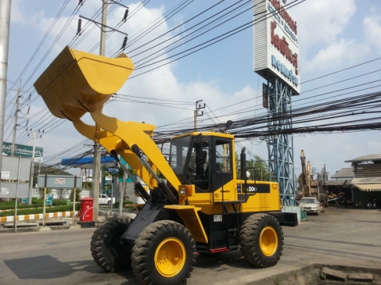 รถตักล้อยาง WA200-1-10049 สภาพสวย นำเข้าจากญี่ปุ่น ไม่เคยใช้งานในไทย โทร. 081-373-0559