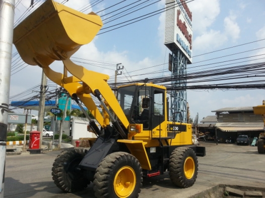 รถตักล้อยาง WA200-1-10049 สภาพสวย นำเข้าจากญี่ปุ่น ไม่เคยใช้งานในไทย โทร. 081-373-0559