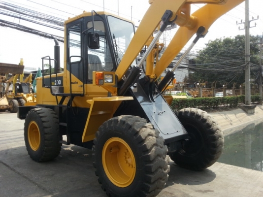 รถตักล้อยาง WA200-1-10049 สภาพสวย นำเข้าจากญี่ปุ่น ไม่เคยใช้งานในไทย โทร. 081-373-0559