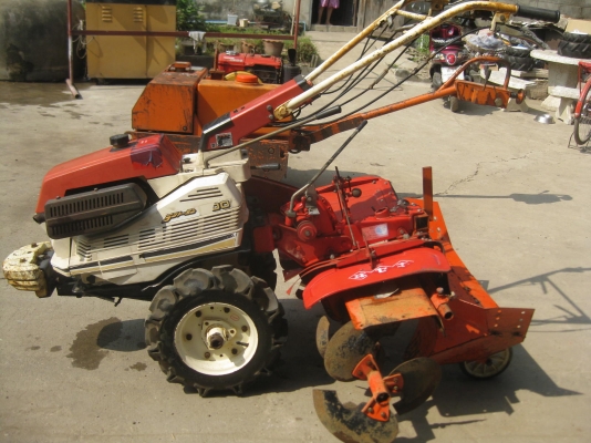 ขายรถพรวนดิน และยกร่อง ISEKI 700 พร้อมใช้งาน ขายรถพรวนดิน และยกร่อง ISEKI 700 พร้อมใช้งาน