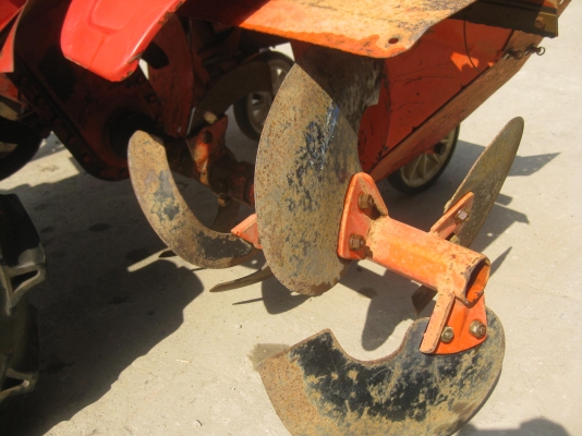 ขายรถพรวนดิน และยกร่อง ISEKI 700 พร้อมใช้งาน ขายรถพรวนดิน และยกร่อง ISEKI 700 พร้อมใช้งาน