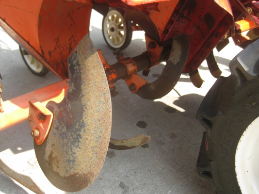 ขายรถพรวนดิน และยกร่อง ISEKI 700 พร้อมใช้งาน ขายรถพรวนดิน และยกร่อง ISEKI 700 พร้อมใช้งาน