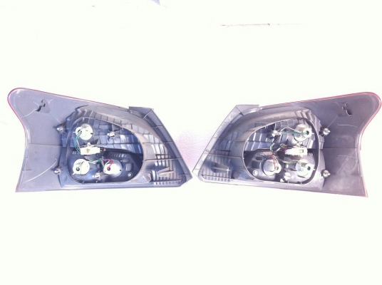 ขายไฟท้ายรถvisoวีออสแท้ติดรถมาเลยคับ ชุดสาย-หลอดไฟศูนยแท้ครบๆ