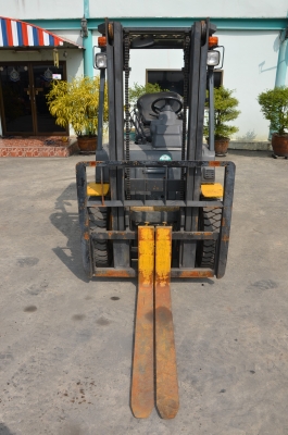 ขาย Komatsu FD25-16 ดีเซล 4D94E ธรรมดา 2.5 ตัน ยกสูง	3 เมตร