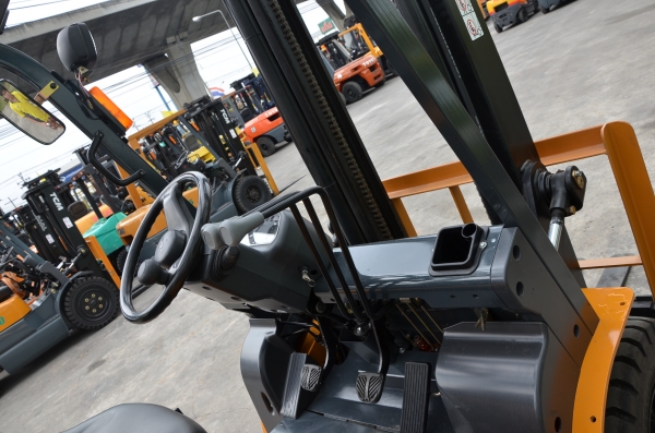 ขาย Komatsu FD25-16 ดีเซล 4D94E ธรรมดา 2.5 ตัน ยกสูง	3 เมตร