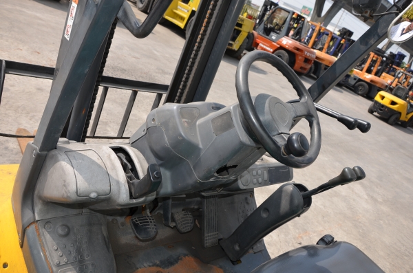 ขาย Komatsu FD25-16 ดีเซล 4D94E ธรรมดา 2.5 ตัน ยกสูง	3 เมตร