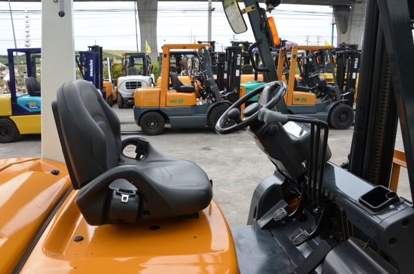 ขาย Komatsu FD25-16 ดีเซล 4D94E ธรรมดา 2.5 ตัน ยกสูง	3 เมตร