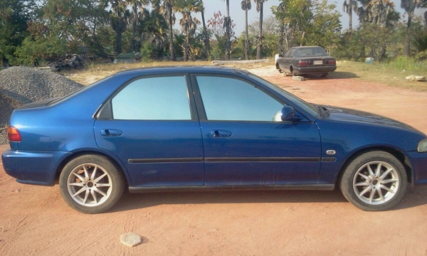 ขาย honda civic 4ประตู รถปี93 เครื่องหัวฉีดติดแก็สlpg  รถใช้งานทุกวัน (แถมแก็สเต็มถังฟรี !!)