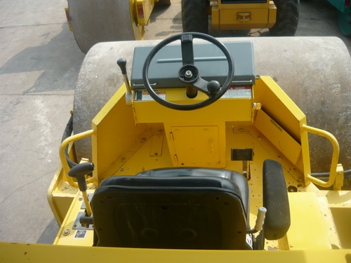 รถบดสั่นสะเทือน 10 ตัน Sakai SV505D สภาพใหม่กิ๊บ มีให้เลือกหลายคัน สภาพเนี๊ยบทุกคัน รถนอกแท้ ยังไม่ผ่านการใช้งานในไทย100\%