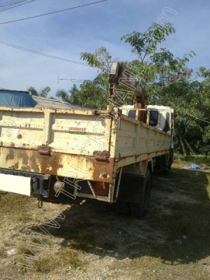 รถบรรทุก 6 ล้อติดเครน ยี่ห้อ ISUZU รุ่น FRR 210