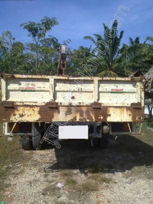 รถบรรทุก 6 ล้อติดเครน ยี่ห้อ ISUZU รุ่น FRR 210