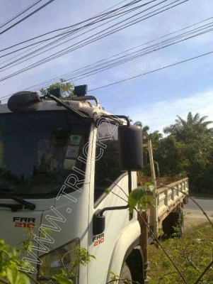 รถบรรทุก 6 ล้อติดเครน ยี่ห้อ ISUZU รุ่น FRR 210