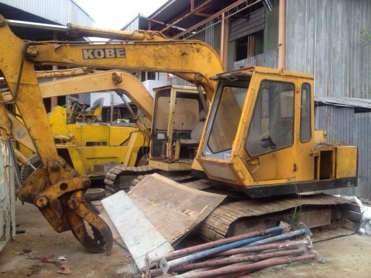 ขายด่วน รถ 60 มียี่ห้อ Kobe 1 คัน Mitsubishi 1 คัน สภาพรถพร้อมใช้งานครับ