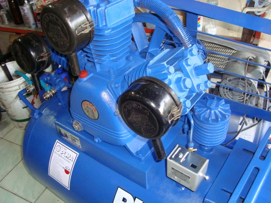 ขายปั๊มลมPUMA 5HP สภาพใหม่ ถังลมขนาด 260 ลิตร ขายปั๊มลมPUMA 5HP สภาพใหม่ ถังลมขนาด 260 ลิตร