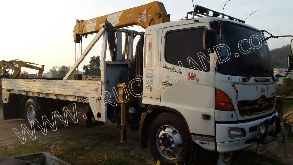 รถบรรทุก 6 ล้อ ติดเครน ยี่ห้อ HINO