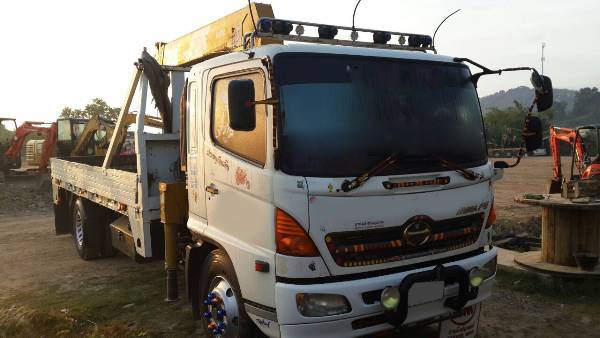 รถบรรทุก 6 ล้อ ติดเครน ยี่ห้อ HINO