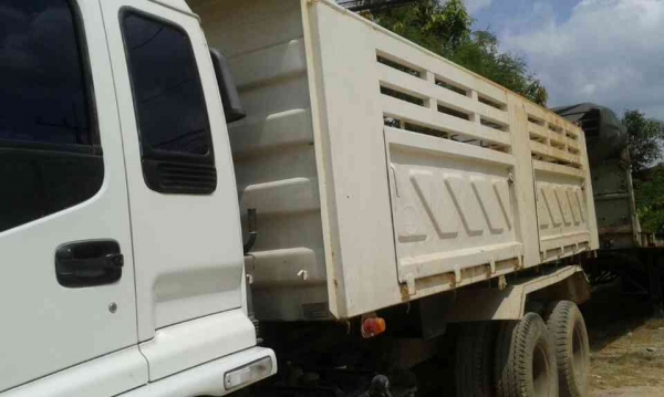 ขายรถ 10 ล้อดัมพ์ ISUZU DECA 270 แรงม้าปี 2550 มี 2 คันราคาคันละ 2100000