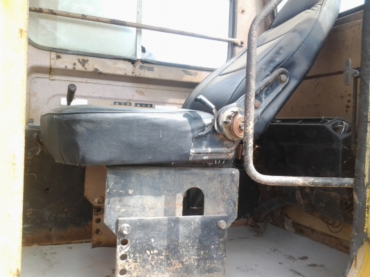 ขายแม็กโครKOMATSU   PC -100ตัวเดินเดิมเครื้องปั่มเดิม รถสวยพร้อมใช้