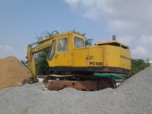 ขายแม็กโครKOMATSU   PC -100ตัวเดินเดิมเครื้องปั่มเดิม รถสวยพร้อมใช้