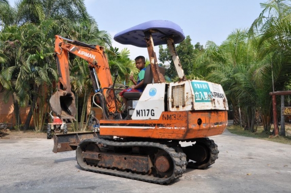 ขาย แบคโฮAIRMAN HM30SG เครื่อง4สูบ แรงสะใจ สวยเดิมจากญี่ปุ่นยังไม่เคยใช้ในไทย 170,000บาท เท่านั้น