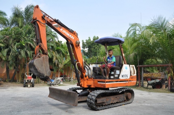 ขาย แบคโฮAIRMAN HM30SG เครื่อง4สูบ แรงสะใจ สวยเดิมจากญี่ปุ่นยังไม่เคยใช้ในไทย 170,000บาท เท่านั้น