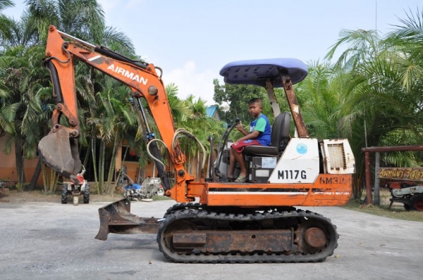 ขาย แบคโฮAIRMAN HM30SG เครื่อง4สูบ แรงสะใจ สวยเดิมจากญี่ปุ่นยังไม่เคยใช้ในไทย 170,000บาท เท่านั้น