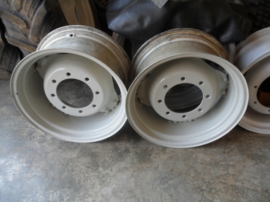 ขายแล้ว ขอบคุณผู้ช่วยภาคภูมิ "อช.หาดนวกร จ.ประจวบฯ มารับกะทะล้อ รุ่น7810 คาราโร่ ใส่รถไถลากเรือของ อช.หาดนวกร