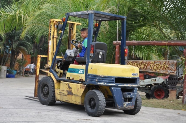 ขายFORKLIFT KOMATSU 2ตัน สภาพสวยเดิมจากญี่ปุ่นยังไม่เคยใช้ในไทย149,000เท่านั้น!!